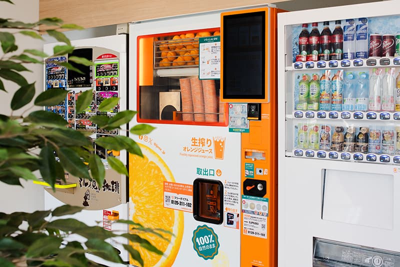 画像 加平PA 商品案内・サービス 生搾りオレンジジュース自販機