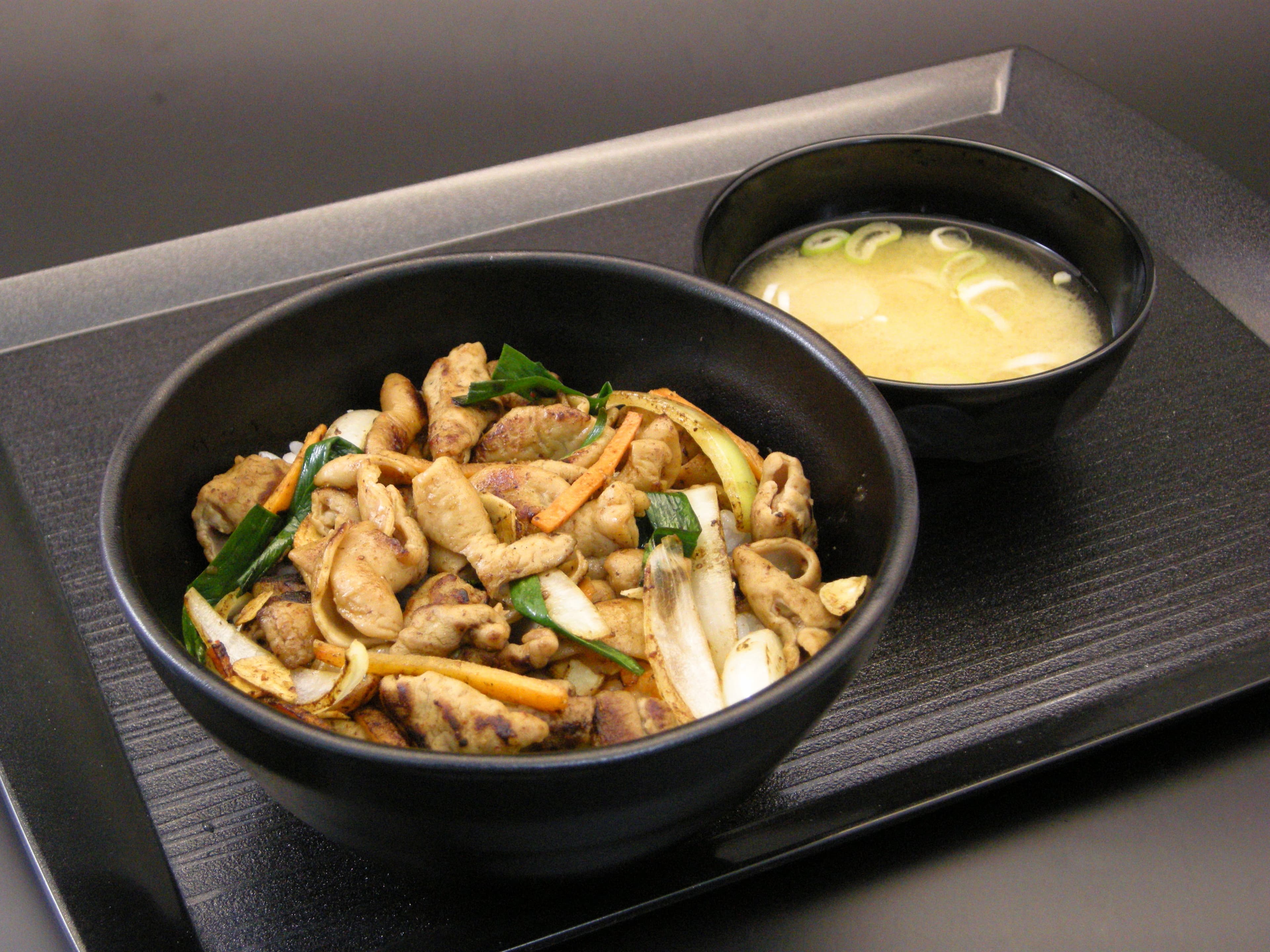 画像 平和島PA上り おすすめメニュー もつ焼き丼