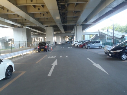 新杉田駅前駐車場（月極）