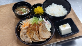 ボリューム満点生姜焼き定食（税込1,000円）